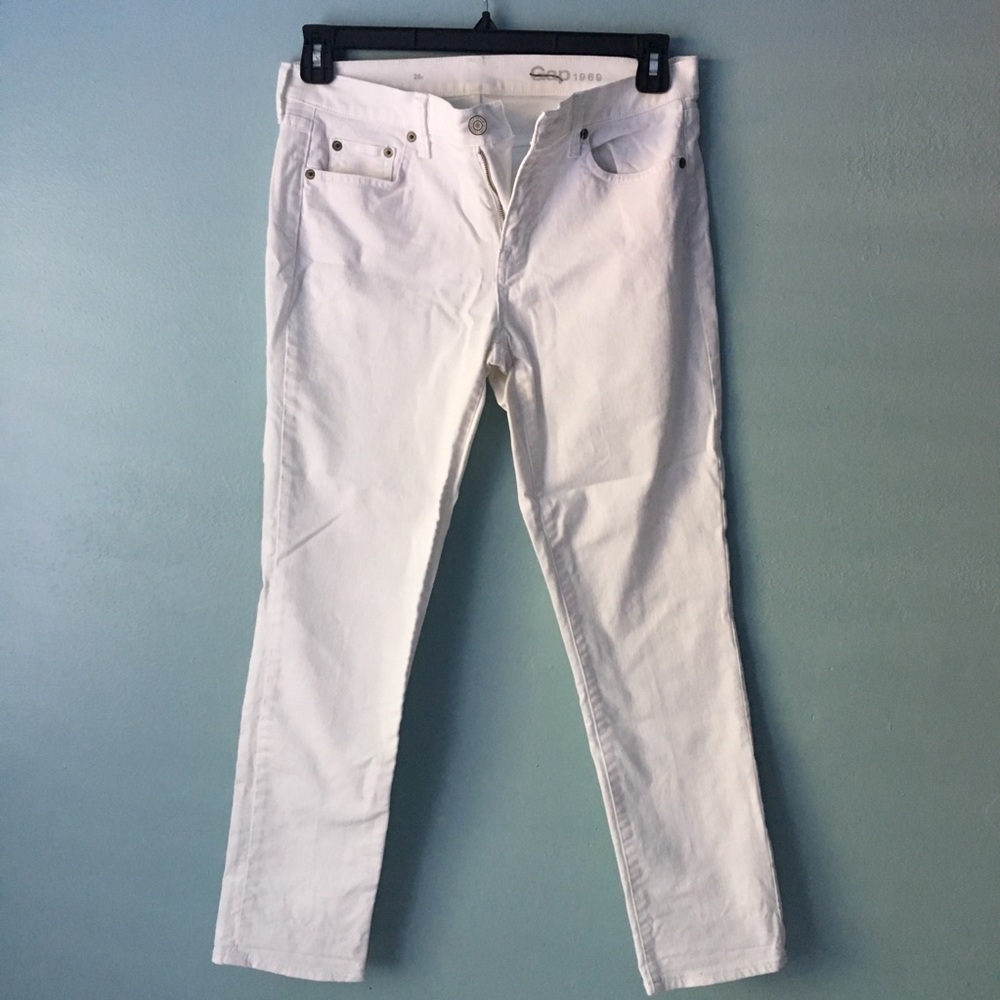 Gap White Denim Girlfriend Jeans (26R)